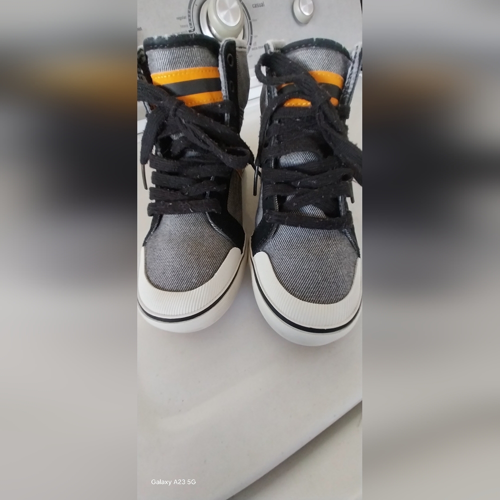 Vans - Picture 2 of 5